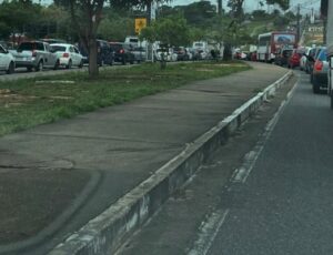 Trânsito pesado em Manaus dificulta o fluxo de veículos nas avenidas Cosme Ferreira e das Torres