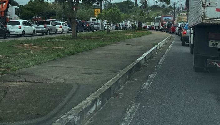 Trânsito pesado em Manaus dificulta o fluxo de veículos nas avenidas Cosme Ferreira e das Torres