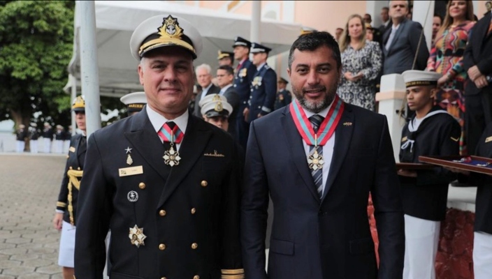 Governador Wilson Lima recebe medalha da Ordem do Mérito Naval em cerimônia da Marinha; veja vídeos