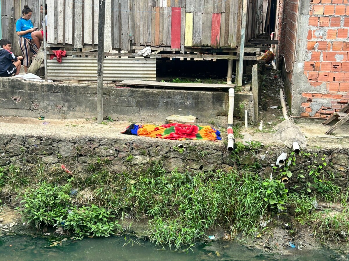 URGENTE: jovem é crivad0  de bala em disputa pelo tráfico de drogas no bairro da União; veja vídeo
