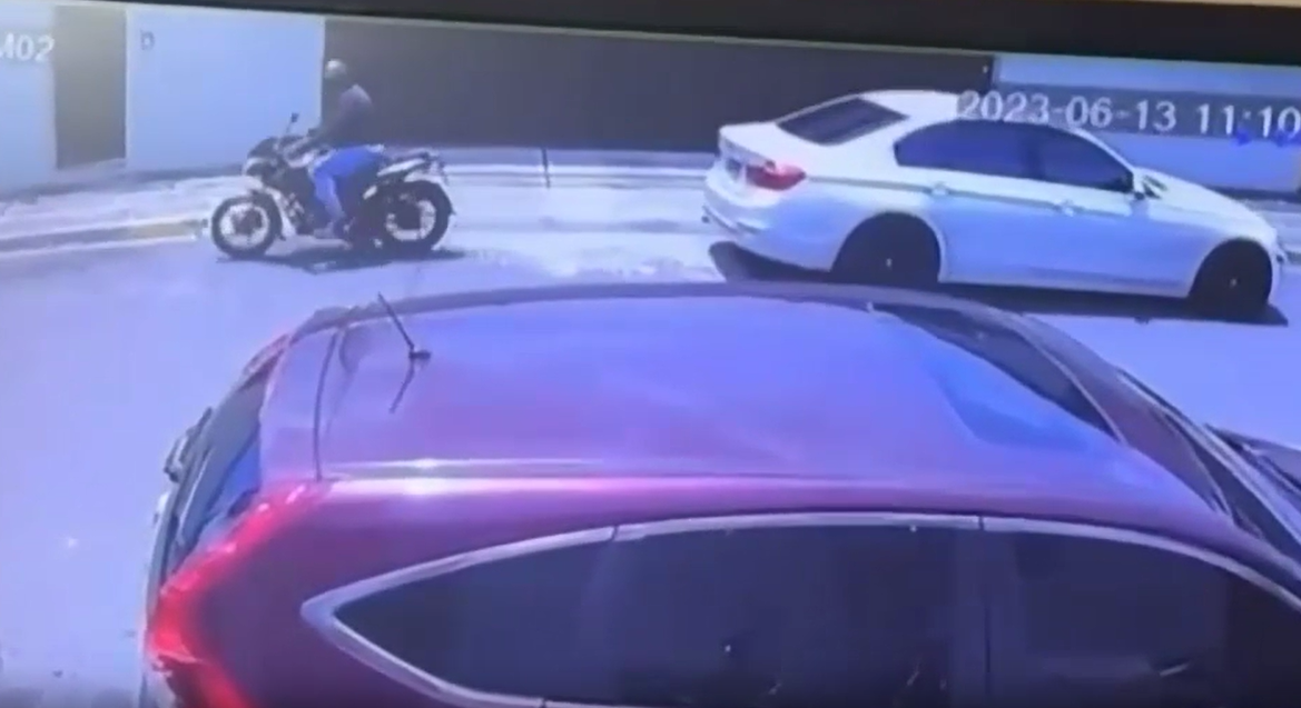 Vai roubar no infern0: vídeo mostra momento que assaltante é esm4gado após cometer arrastão; veja vídeo