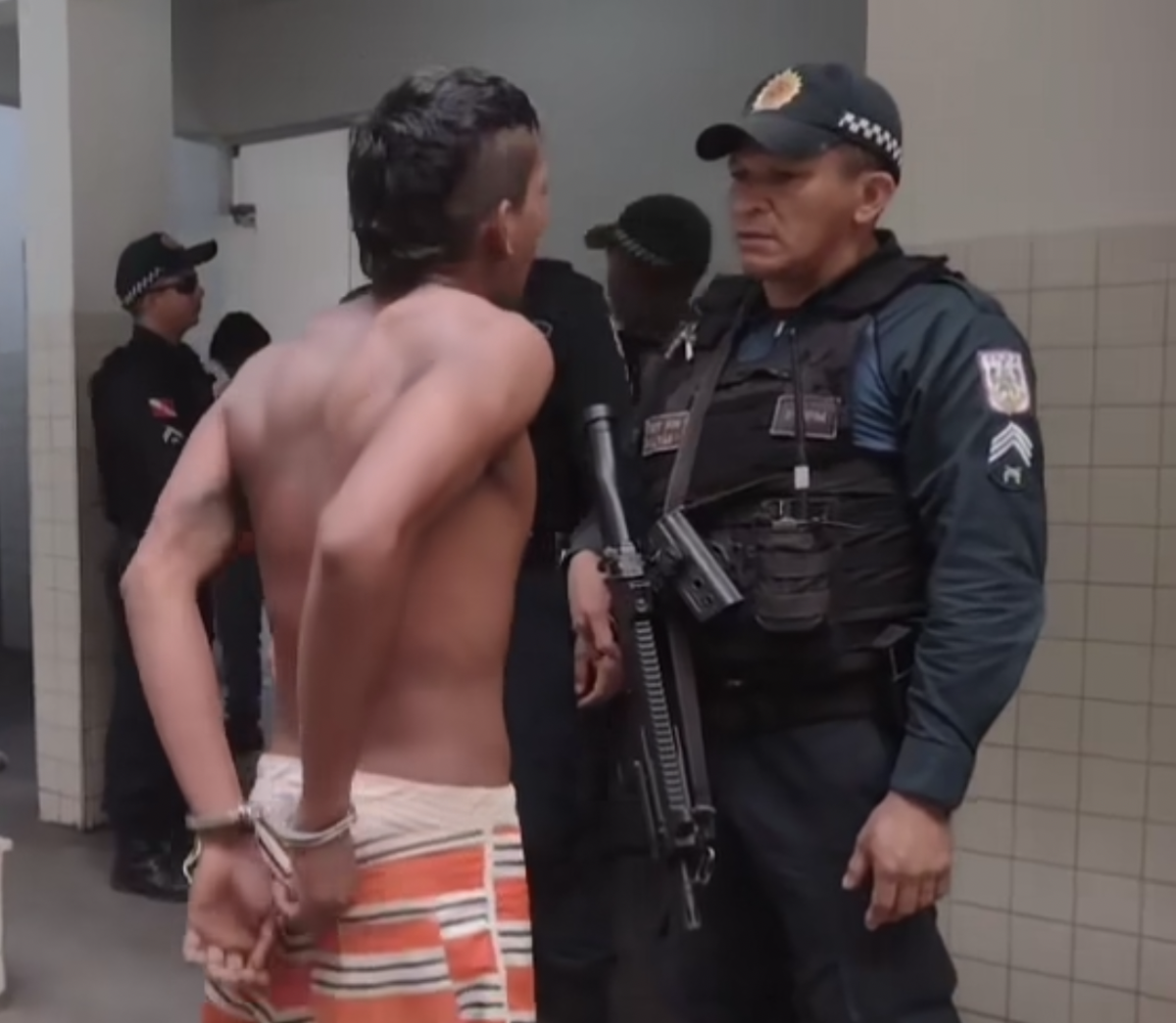 Bandido confronta policial militar durante prisão: “Agora os presos não possuem mais direitos?”; veja vídeo