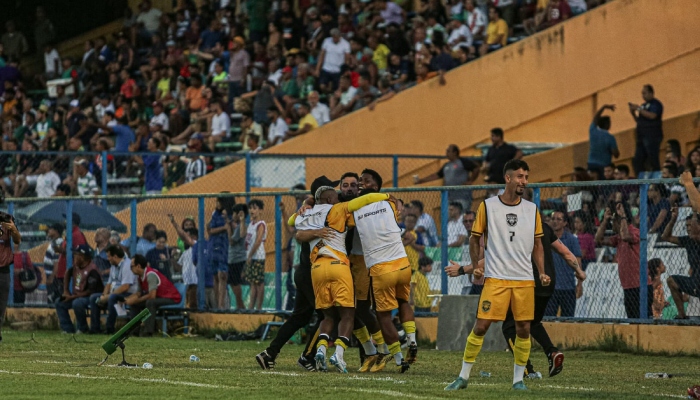 Amazonas FC vence o Altos-PI de virada e fica na liderança da Série C do Brasileiro