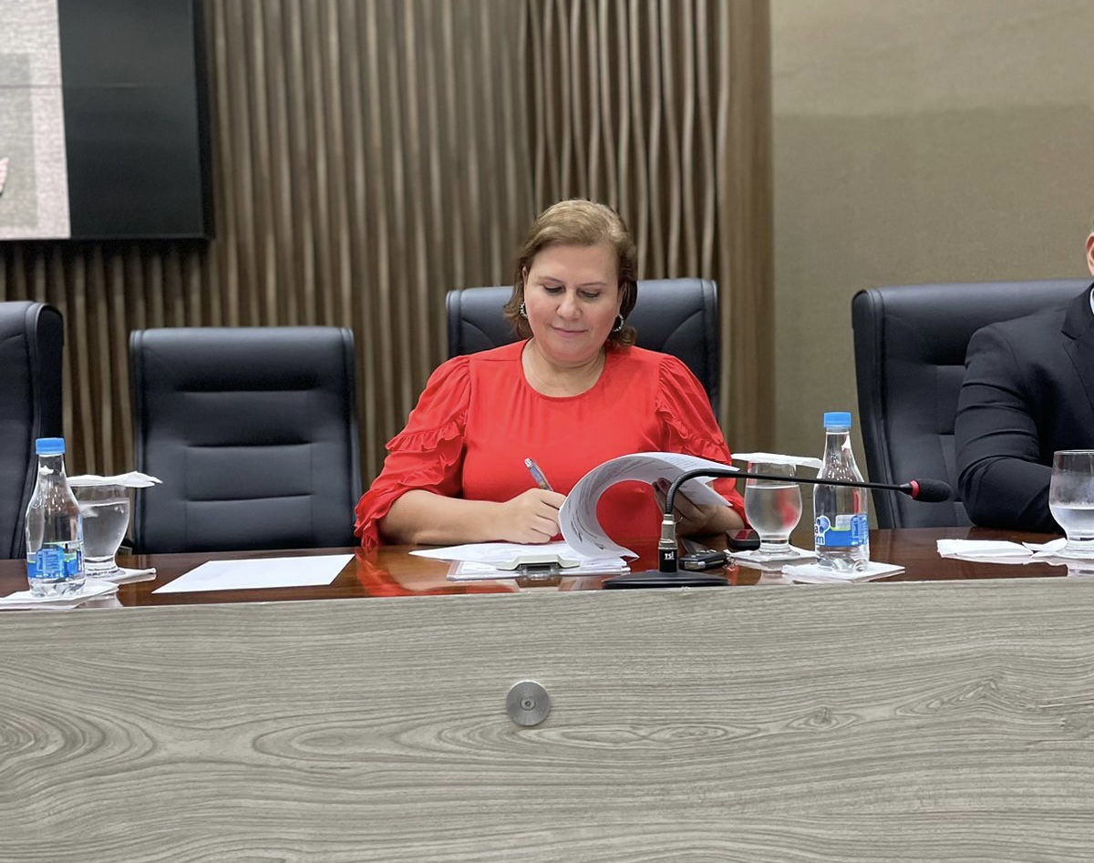 Yomara Lins apresenta projeto de lei que institui a Campanha de Combate ao Etarismo