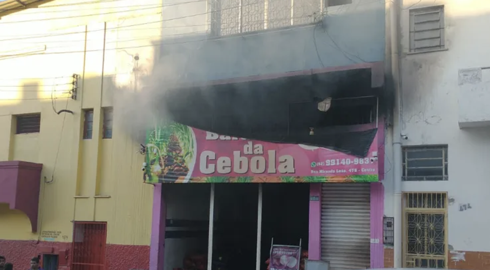 Incêndio de grande proporção, atinge comércio no Centro de Manaus