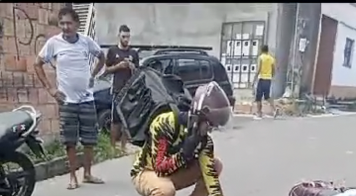 “Foi explodida na bala”: motoqueiro acaba de ser execut4do com t1ros na cabeça no Mutirão; veja vídeo