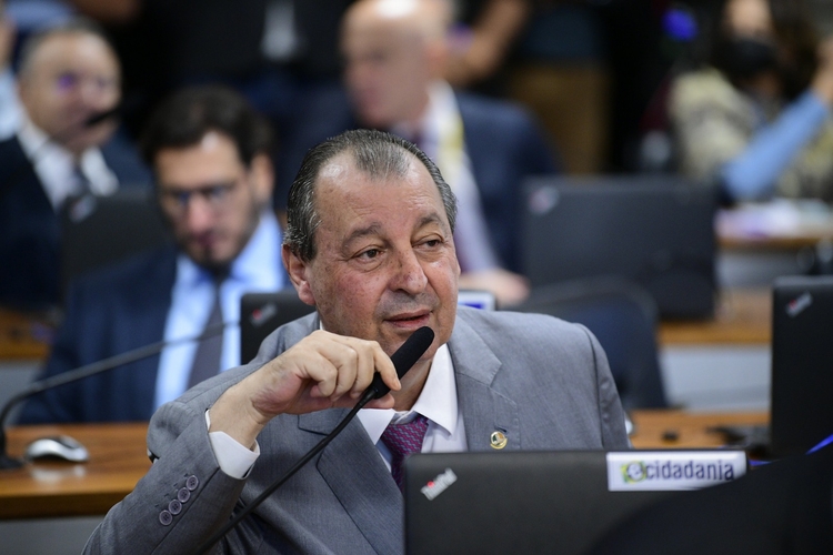 Deputados do DF propõem título de ‘Cidadão de Brasília’ para o senador Omar Aziz