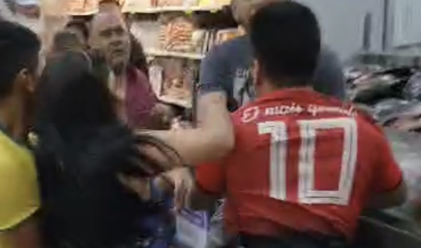 “Tu tá gaiato, né?”: clientes saem no s0co por banda de tambaqui em supermercado de Manaus; veja o vídeo