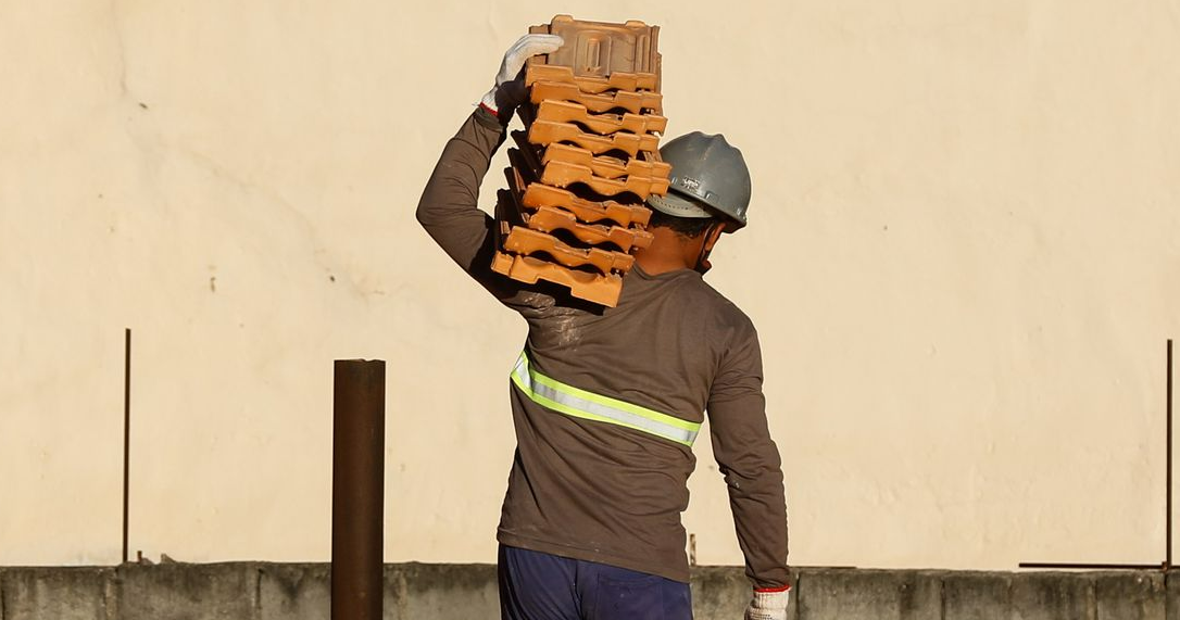 CNI: indústria da construção está empregando mais no país