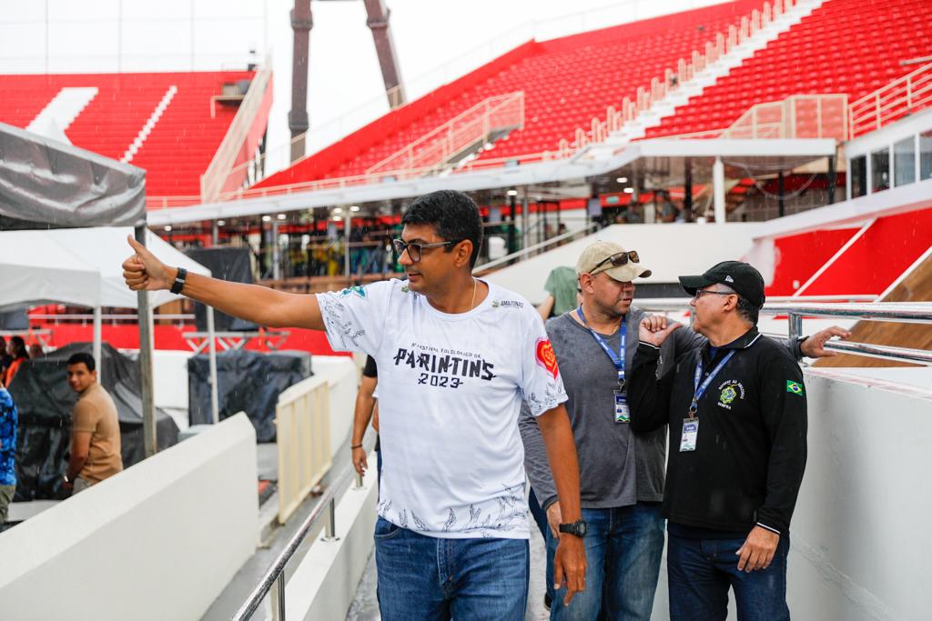 Equipes do Governo do Estado vistoriam obra de reforma e manutenção do Bumbódromo de Parintins