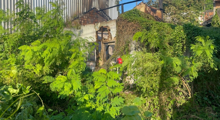 Incêndio de grandes proporções destrói casa em Manaus