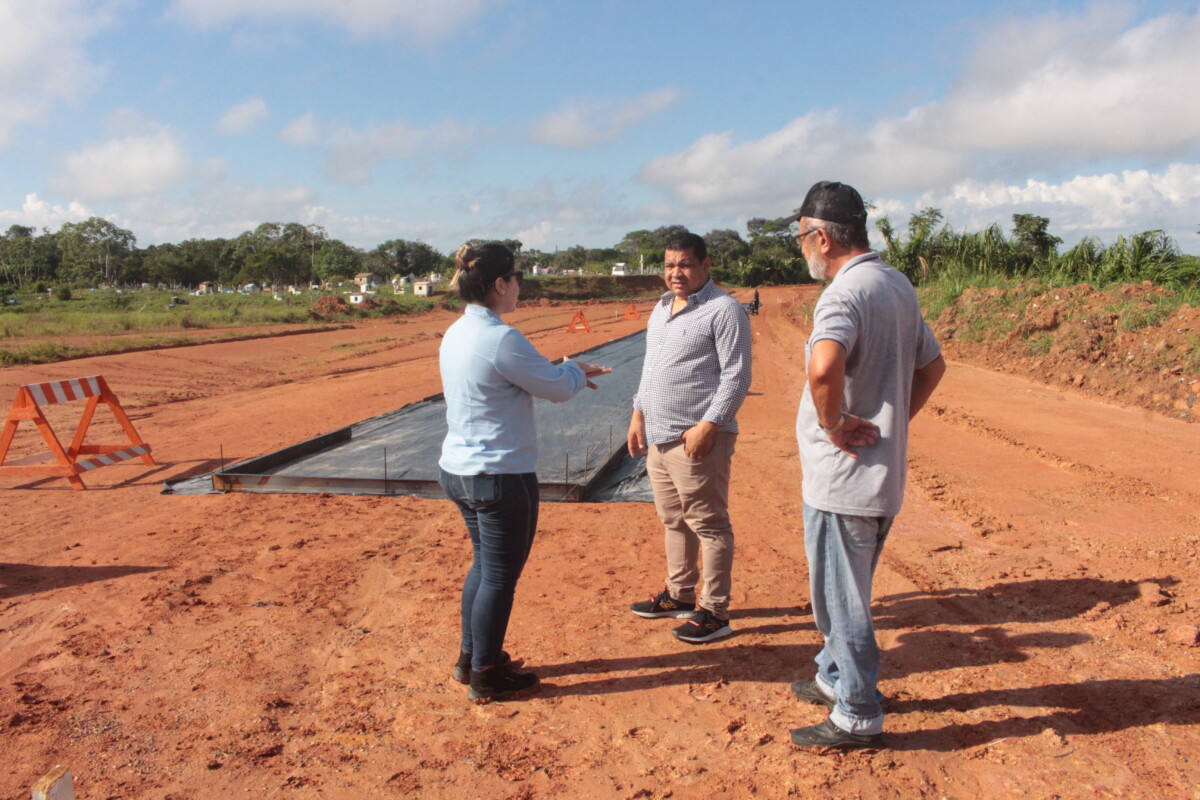Prefeito Gamaliel Andrade visita o início da obra de pavimentação da estrada AM-366 em Tapauá