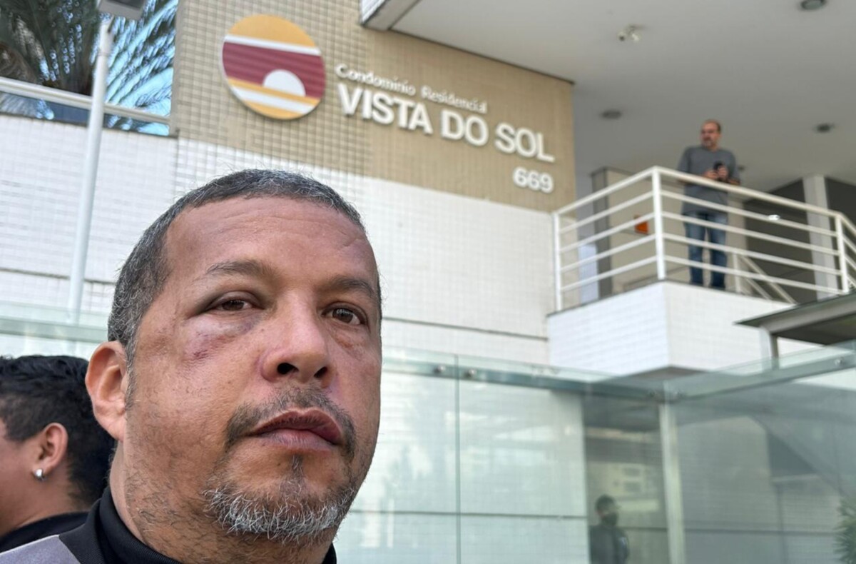 Entregador de delivery é agr€dido com soc0s por cliente “só de cueca” em condomínio de luxo
