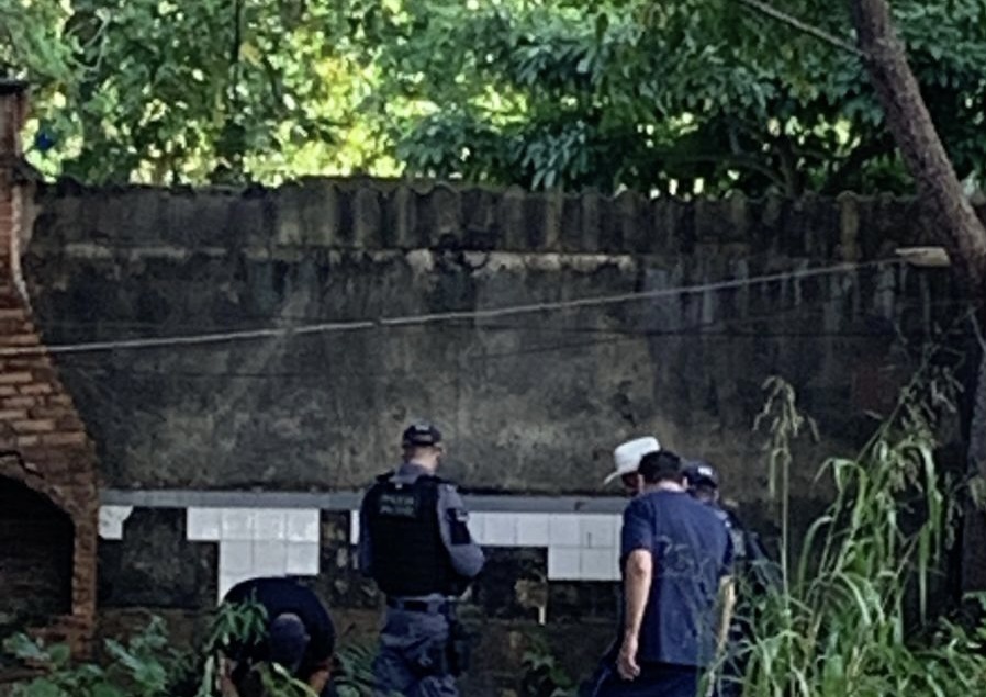 Urgente: vizinhos escutam homem sendo executad0 dentro de casa no Parque 10