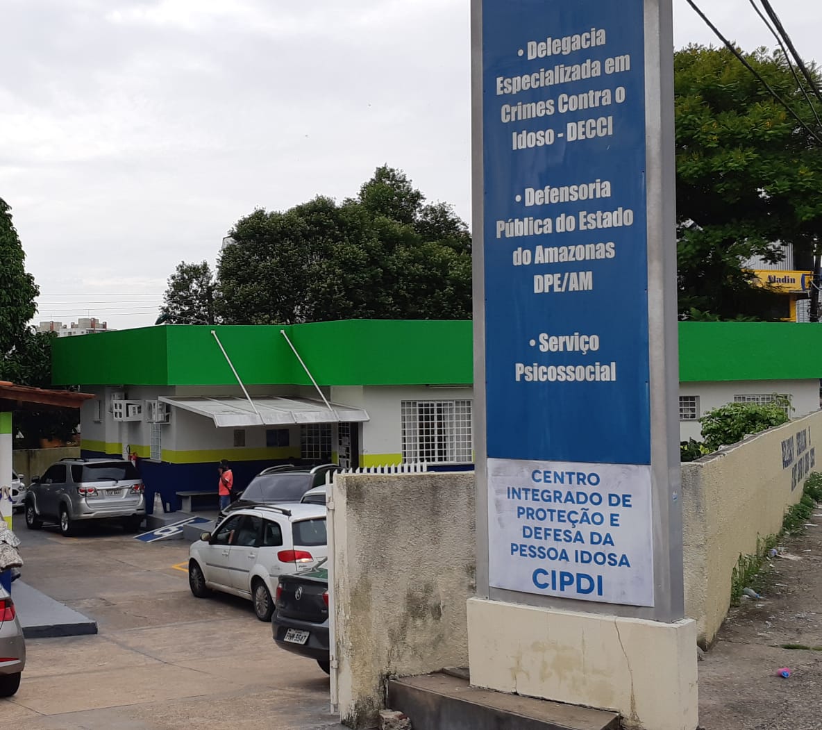 Idosa de 87 anos sofre 4gressões com cabo de vassoura pela neta em Manaus; veja foto