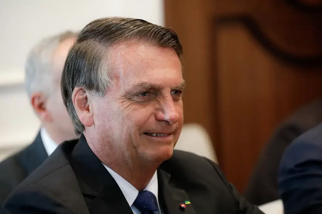 Tribunal Superior Eleitoral retoma julgamento da ação de investigação contra Jair Bolsonaro; ao vivo