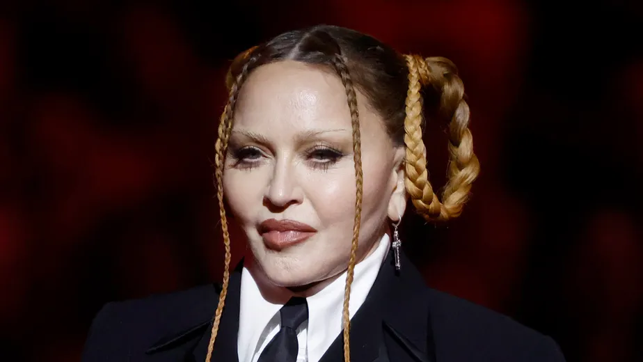 Madonna é encontrada desacordada e internada em estado grave