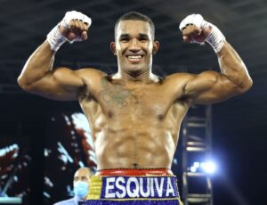 Esquiva Falcão luta pelo título mundial dos médios de boxe neste sábado (1º)
