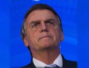 Por 5 votos a 2, TSE torna Jair Bolsonaro inelegível por oito anos