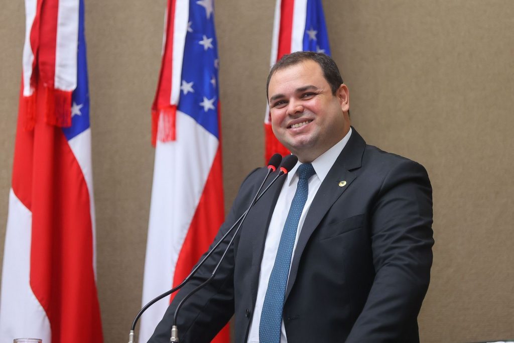 Roberto Cidade parabeniza Boi Caprichoso e destaca trabalho de órgãos do AM no Festival de Parintins