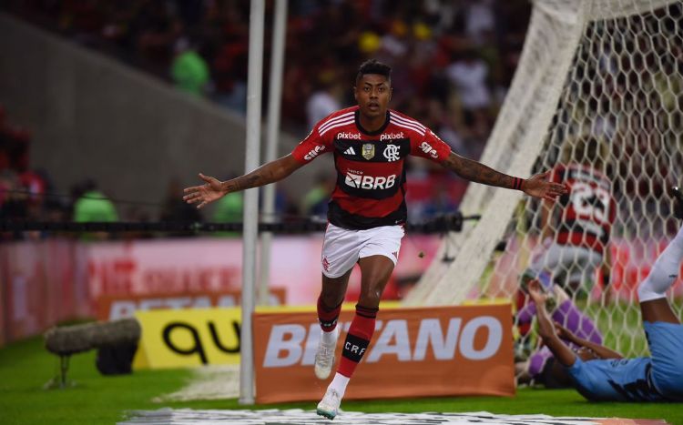 Bruno Henrique garante vitória do Flamengo sobre o Athletico-PR