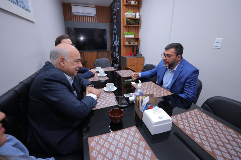 Wilson Lima se reúne com diretores do Hospital Albert Einstein e destaca parcerias com a instituição