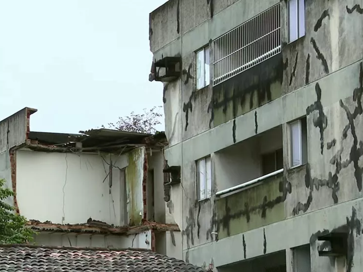 TRAGÉDIA: imagens mostram o momento exato em que prédio desmorona em Paulista, no Grande Recife