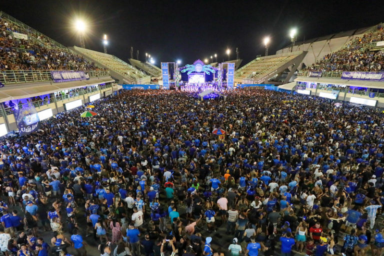 Boi Caprichoso comemora bicampeonato com Sambódromo de Manaus lotado