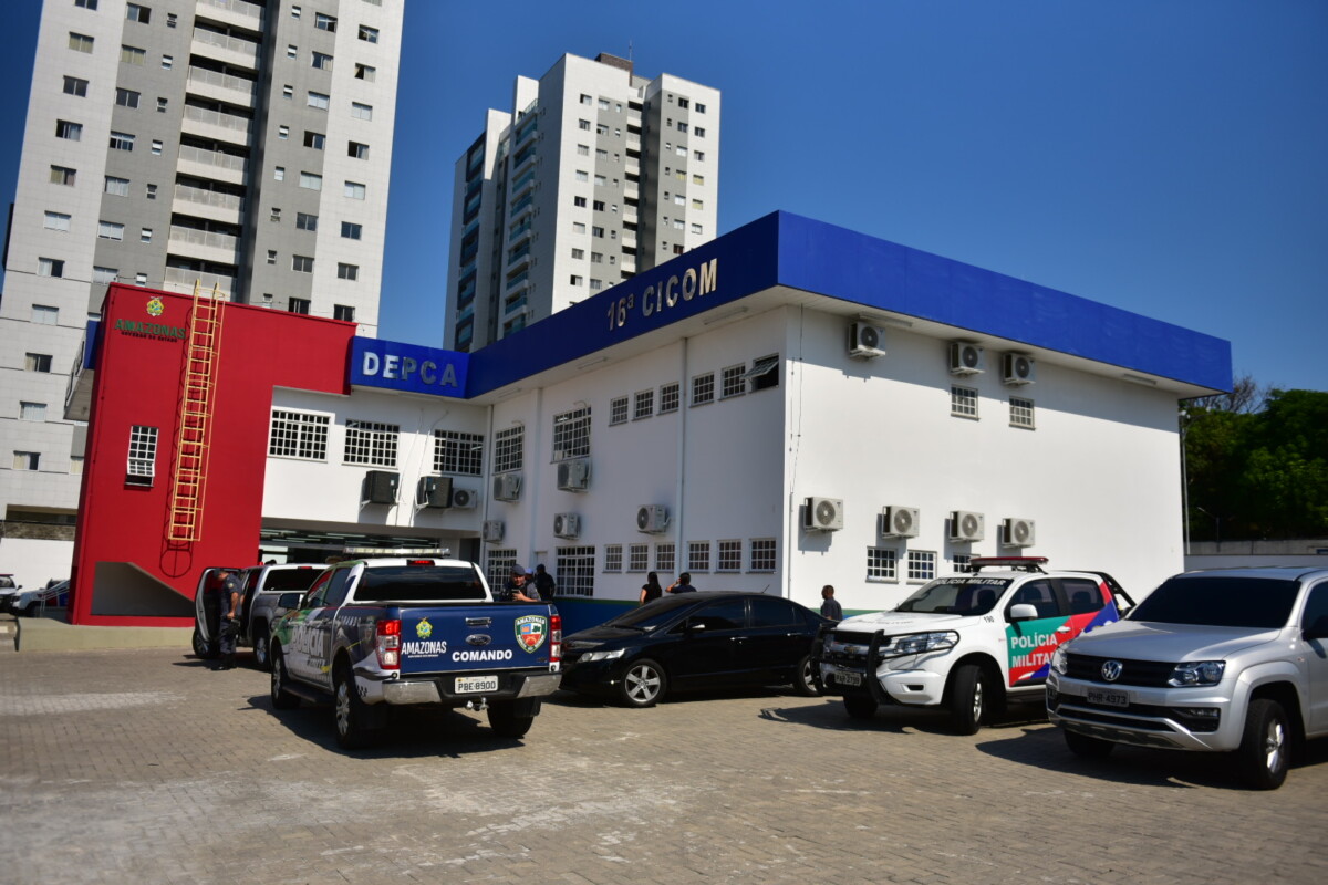 Avó é presa no bairro Petrópolis por agredir neta de 9 anos com ripa de madeira