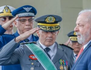 Governo Federal acelera propostas para barrar militares e policiais federais na política
