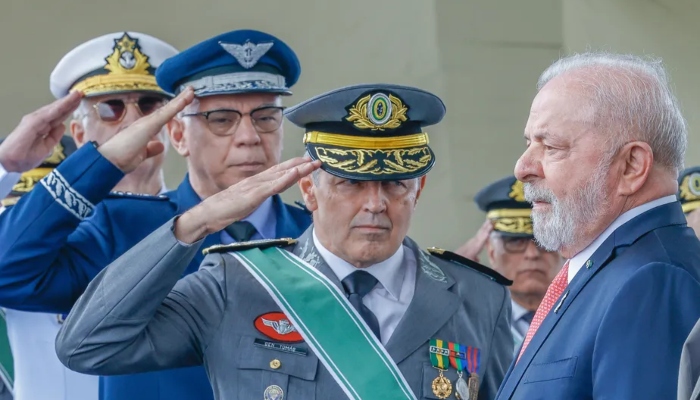 Governo Federal acelera propostas para barrar militares e policiais federais na política