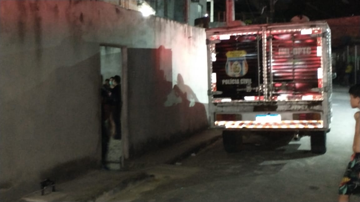 Após vizinhos reclamarem de fedor, homem é encontrado m0rto dentro de casa no Zumbi