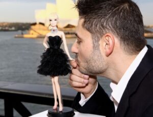 Barbie mais cara do mundo custou em torno de R$ 1,4 milhões; veja
