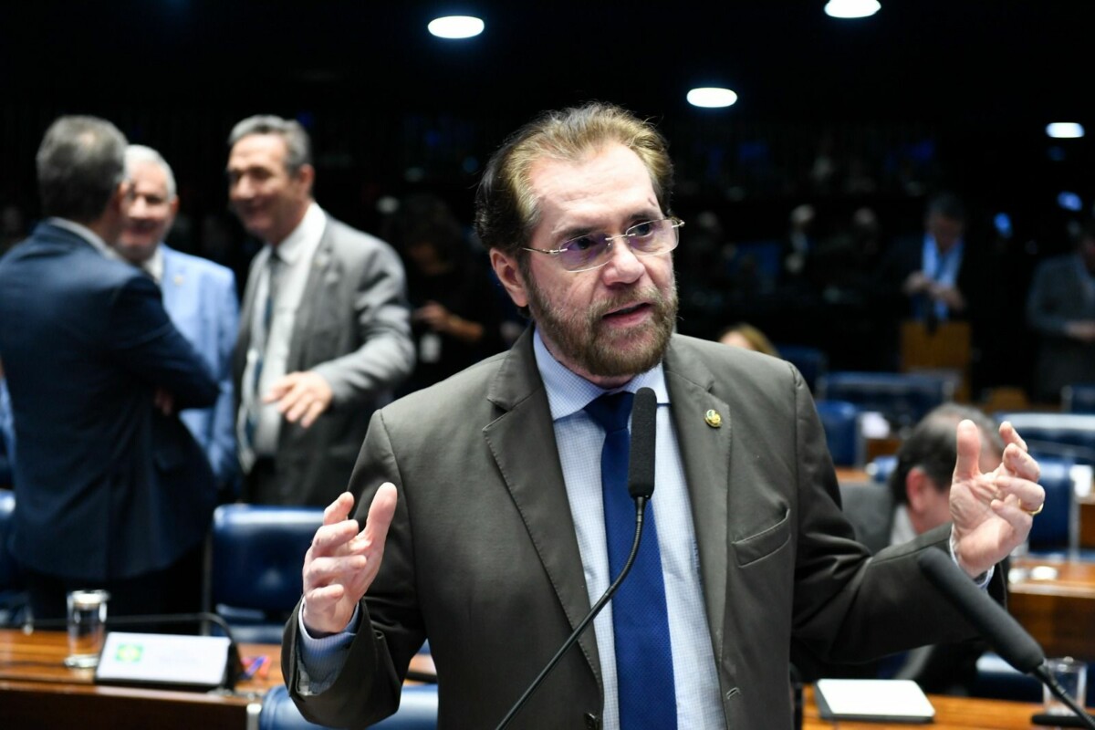 Senador Plínio Valério pede que a PF audite vídeo com discurso político de Barroso