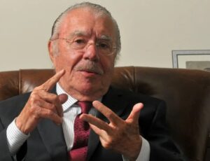 Grave: José Sarney é internado após sofrer queda em casa