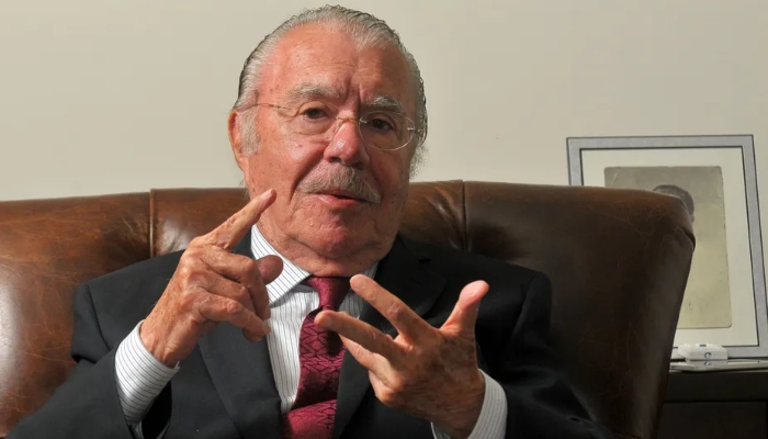 Grave: José Sarney é internado após sofrer queda em casa