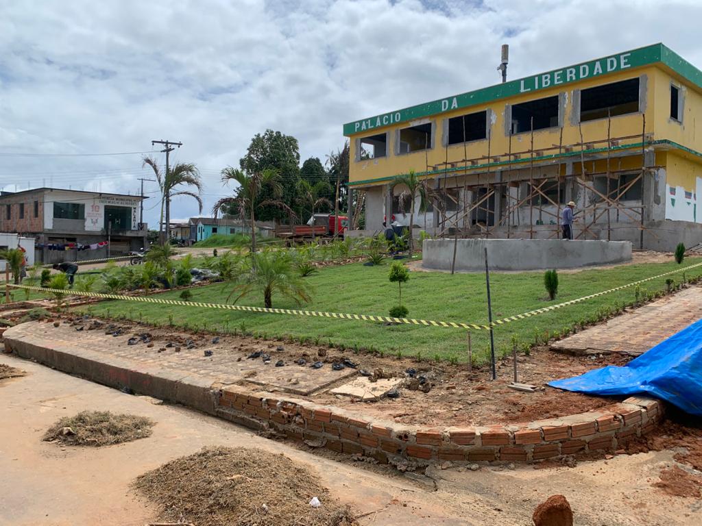 Escândalo na Prefeitura de Alvarães: empresa de terraplanagem recebe mais de R$1 milhão sem concluir obra