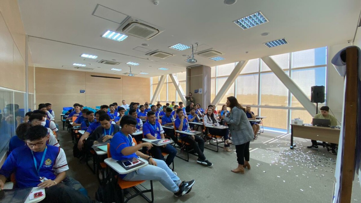 TCE-AM inicia 2º semestre dos menores aprendizes com workshop sobre como lidar com a ansiedade