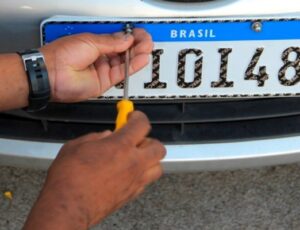 Fim da placa Mercosul? Projeto prevê volta da cidade e estado nas placas veiculares