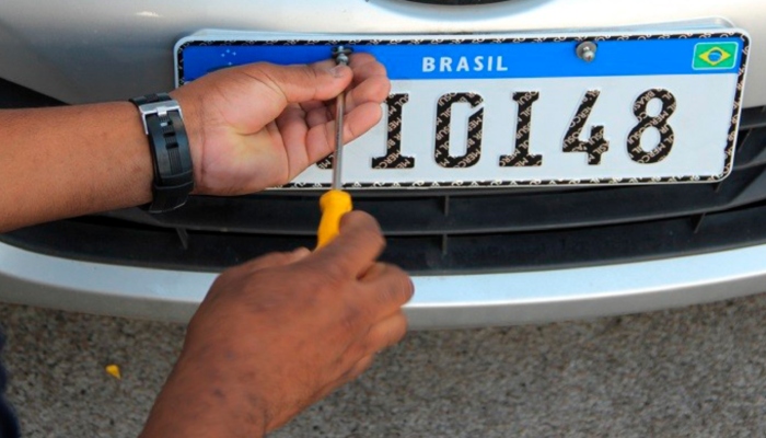 Fim da placa Mercosul? Projeto prevê volta da cidade e estado nas placas veiculares