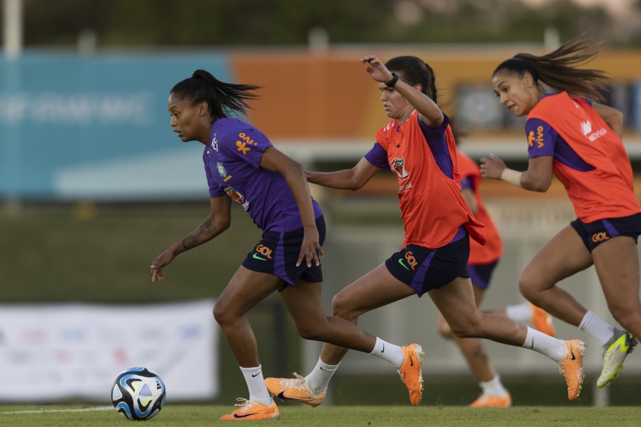 Copa do Mundo: com apoio da torcida, seleção feminina faz o primeiro treino em Brisbane