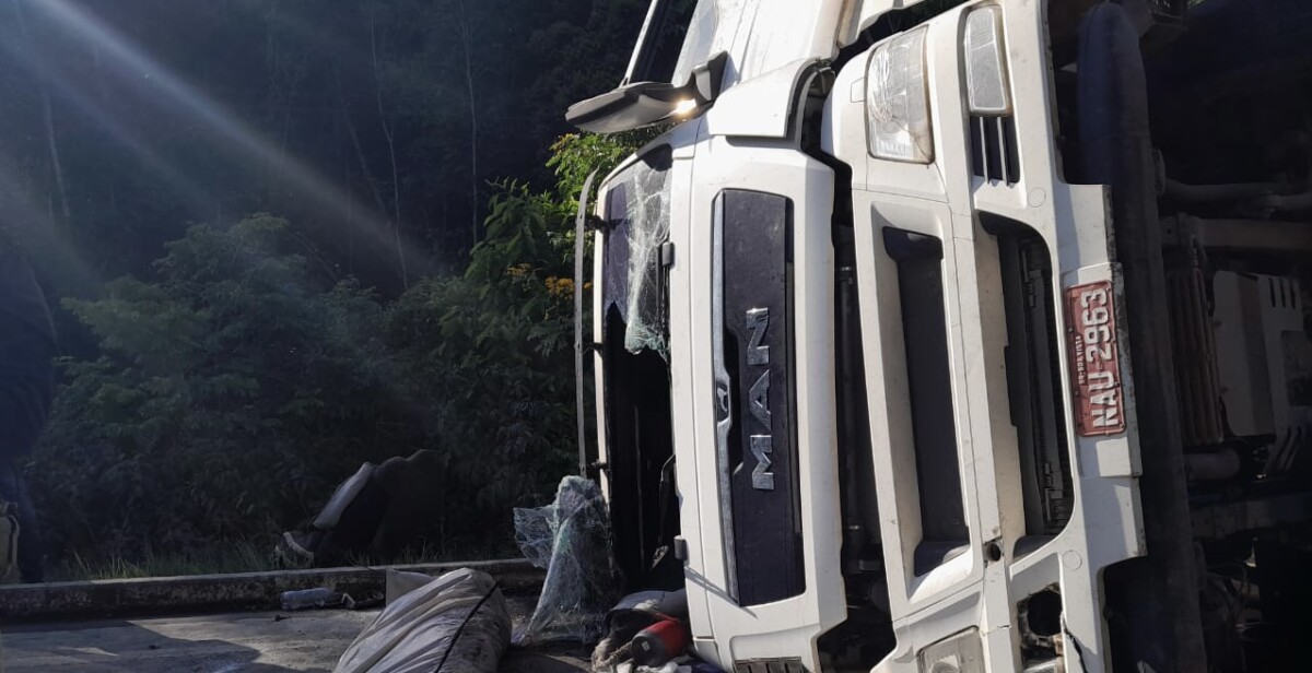 Motorista m0rre após ser arremessado de carreta em Presidente Figueiredo