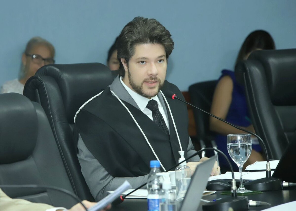 Conselheiro do TCE-AM, Fabian Barbosa, suspende licitação de Coari por irregularidade
