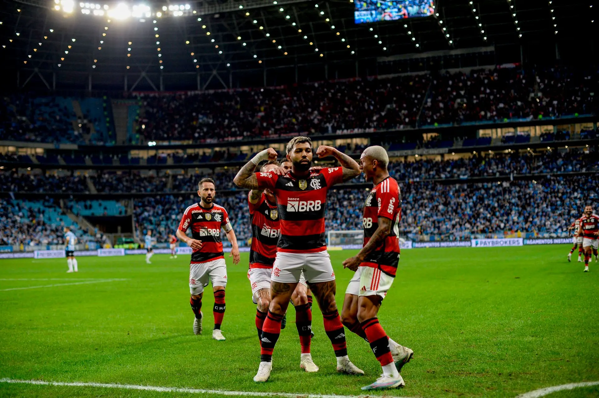 Flamengo vence o Grêmio e abre boa vantagem por vaga na final da Copa do Brasil; veja os gols