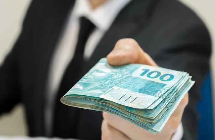 Receita paga terceiro lote de restituição do Imposto de Renda