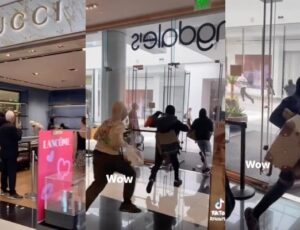 adrões invadem lojas da Gucci em Shopping nos EUA e fogem com bolsas caríssimas; veja vídeo