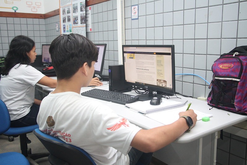 Prefeitura de Manaus disponibiliza internet Starlink para escolas ribeirinhas