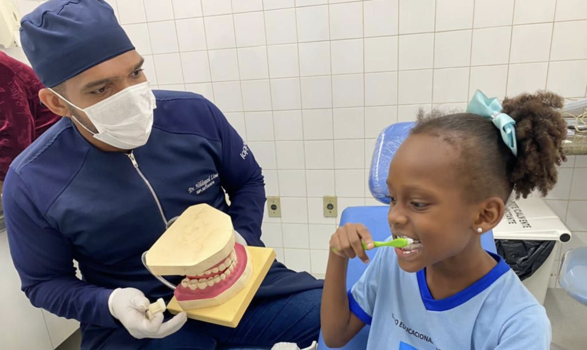 Hapvida Interodonto oferece atendimento odontológico gratuito para crianças da escola de Irmã Dulce