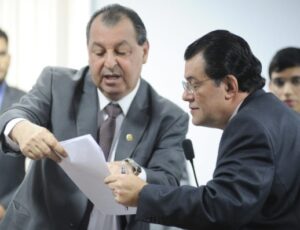 Eduardo Braga mira presidência no senado e pode buscar apoio com Omar Aziz