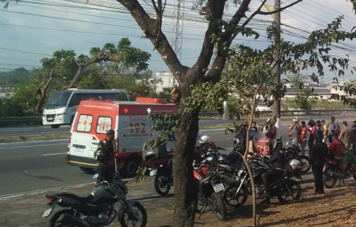 Urgente: mototaxista m0rre após ser arremessad0 contra poste na Ceasa
